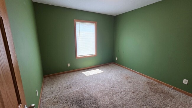 Building Photo - 2bed 1 bath home with detached garage