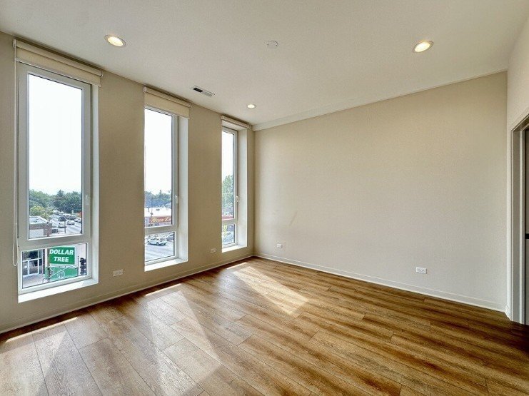 Building Photo - 6340 W Belmont Ave