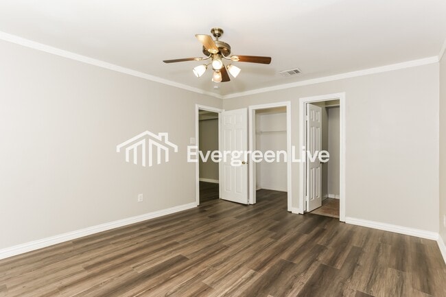 Building Photo - 8914 Cardella Ave