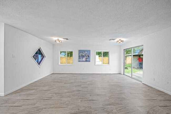 Building Photo - 11823 S Willow Cir