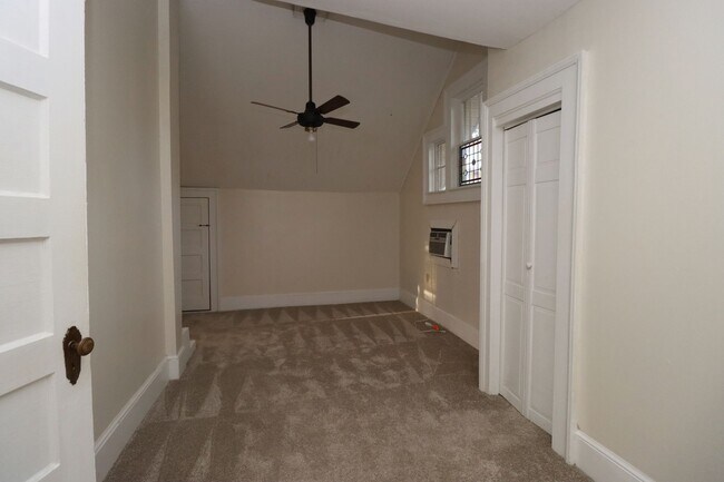 Building Photo - Live just minutes from USC, Five Points, a...