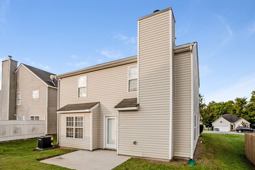 Building Photo - 1565 Kindred Cir NW