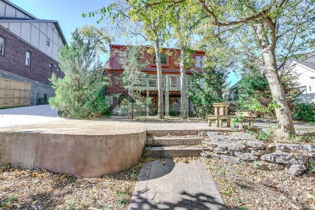 Building Photo - 502 32nd Ave S