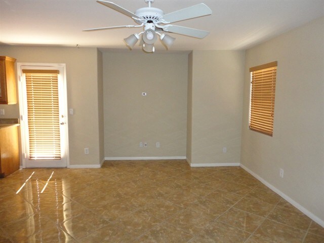 Building Photo - 6473 Karlsen Ct