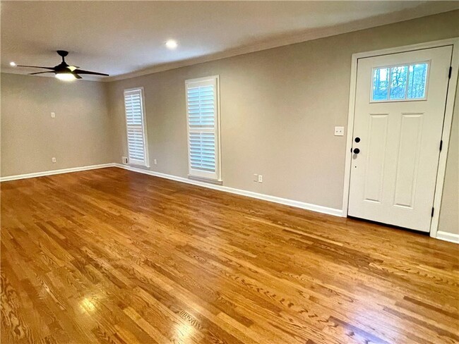 Building Photo - 245 Willow Springs Dr