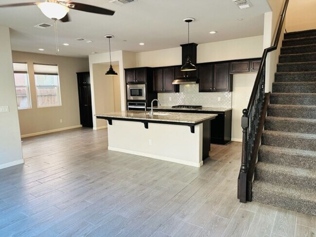 Building Photo - $2,295 Fowler & Belmont, 3 Bed - E. Peruna Way, Fresno - Gated Community & Pool