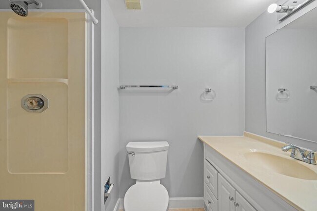 Building Photo - 307 Yoakum Pkwy