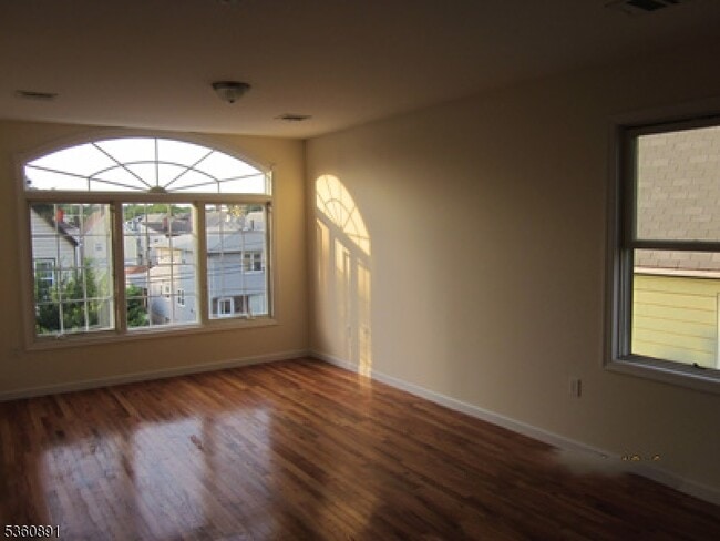 Building Photo - 709 Jersey St