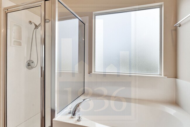 Building Photo - 2311 Bluffstone Dr