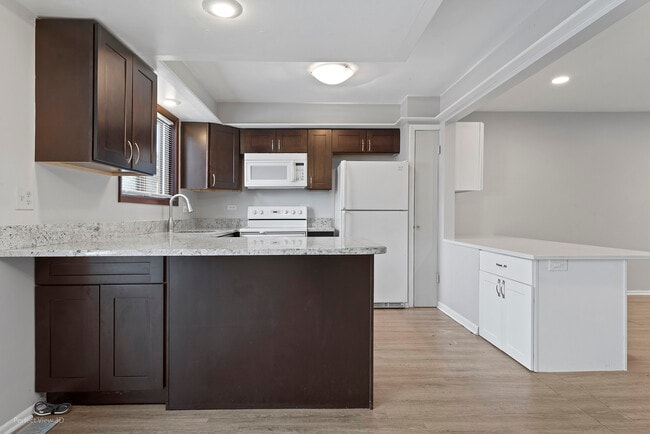 Building Photo - 1750 Henley St