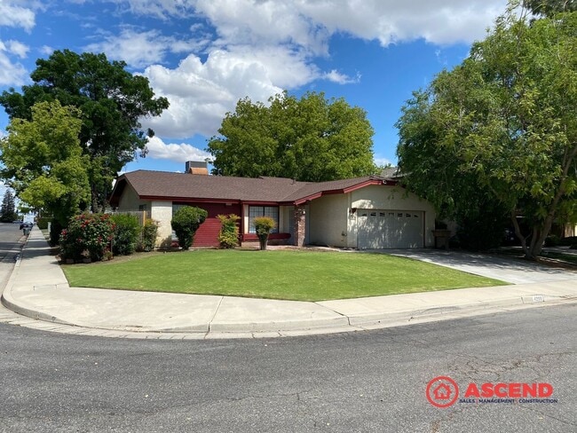Building Photo - Beautiful 3 Bedroom Home Located in the So...