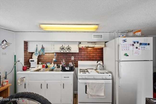 Building Photo - 4925 Southside Dr