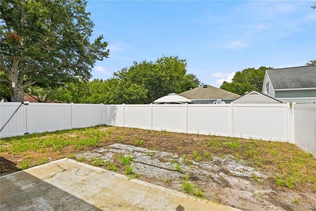 Building Photo - 10215 Lakeside Vista Dr