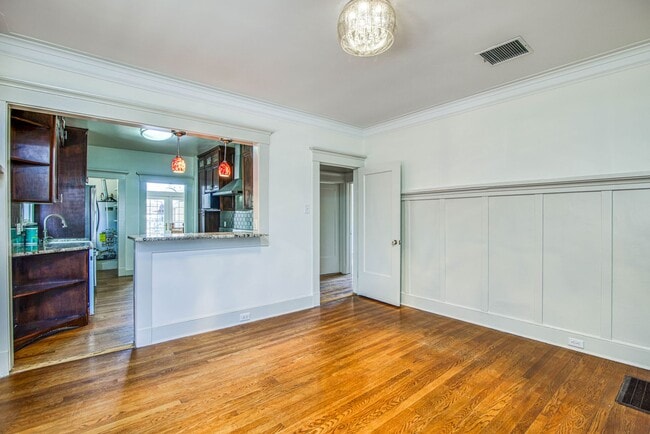 Building Photo - Manhattan Heights Historic District Gorgeous Backyard with Pool and Large House