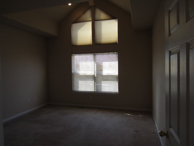 Building Photo - 2br/ 2ba Townhome in Gateway Park IV w/Hardwood Floors