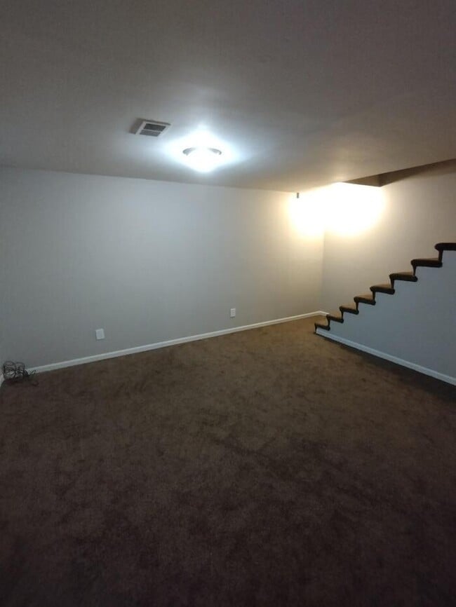 Building Photo - Cozy 3 bedroom and 2 full bath with in a huge duplex in Liberty off I -35.