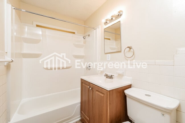 Building Photo - 7611 E 107th St