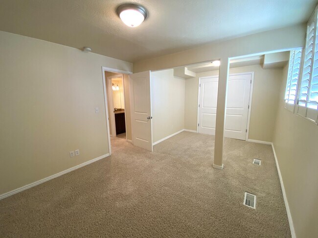 Building Photo - 3016 Apache Ln