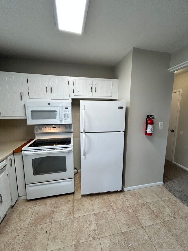 Kitchen 3 - 3 Florence Tollgate Plz