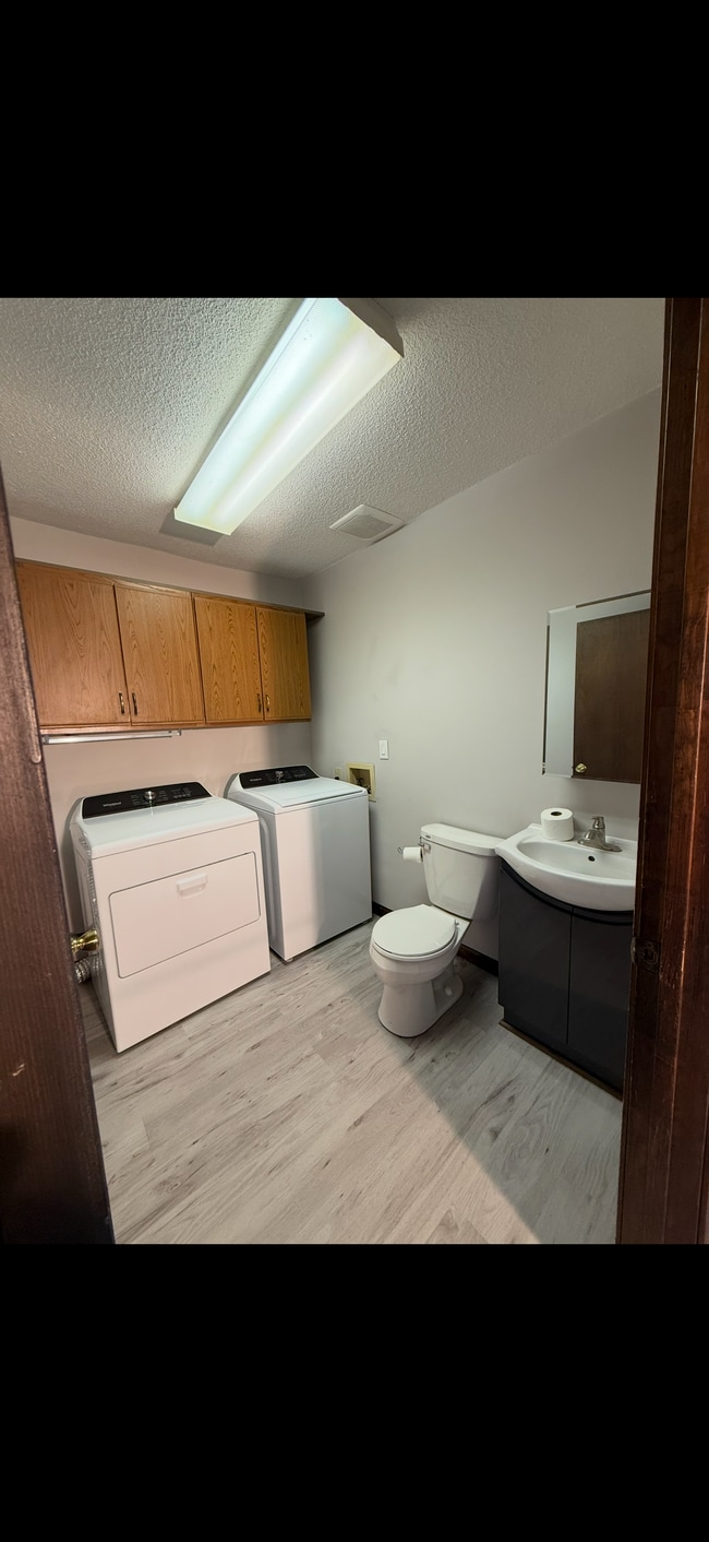 Building Photo - 14102 Southwind Dr