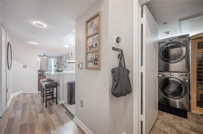 Building Photo - 410 S Armenia Ave