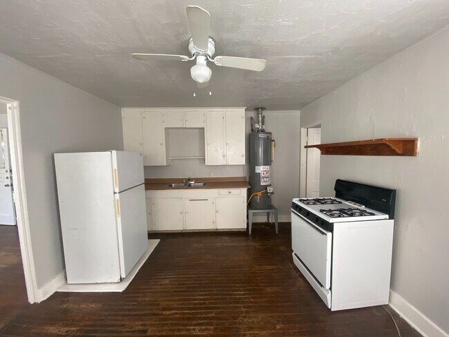 Building Photo - Ave G-5009