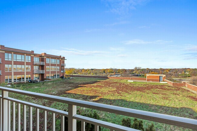 Building Photo - 6000 N Cicero Ave