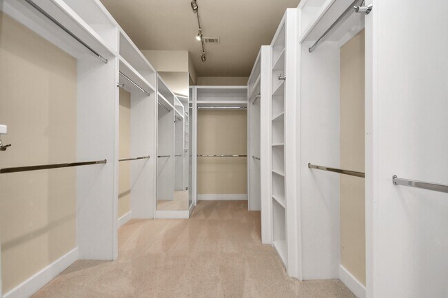 Building Photo - 1610 Calumet St