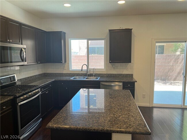 Building Photo - 10862 Knickerbocker Ave