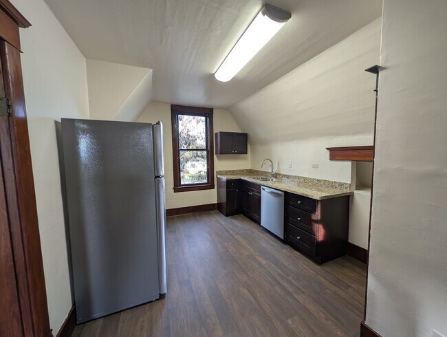 Building Photo - 11thStPl114(1-4)