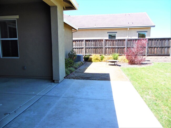 Building Photo - Stunning Single Level Home in NW Roseville