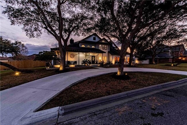 Building Photo - 4517 River Park Dr