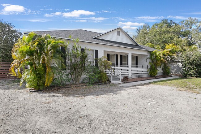 Primary Photo - 704 Grape Ave