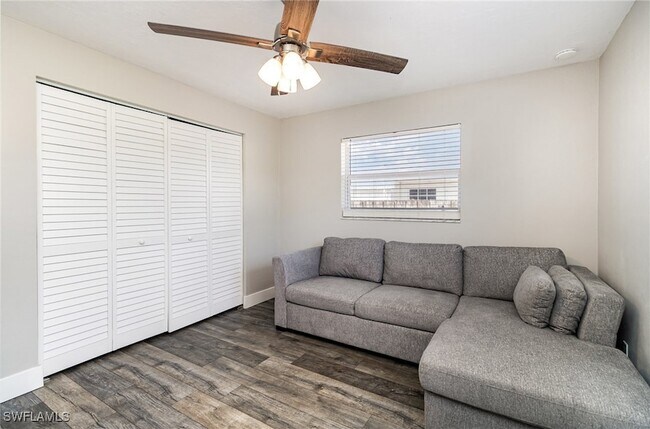 Building Photo - 517 98th Ave N