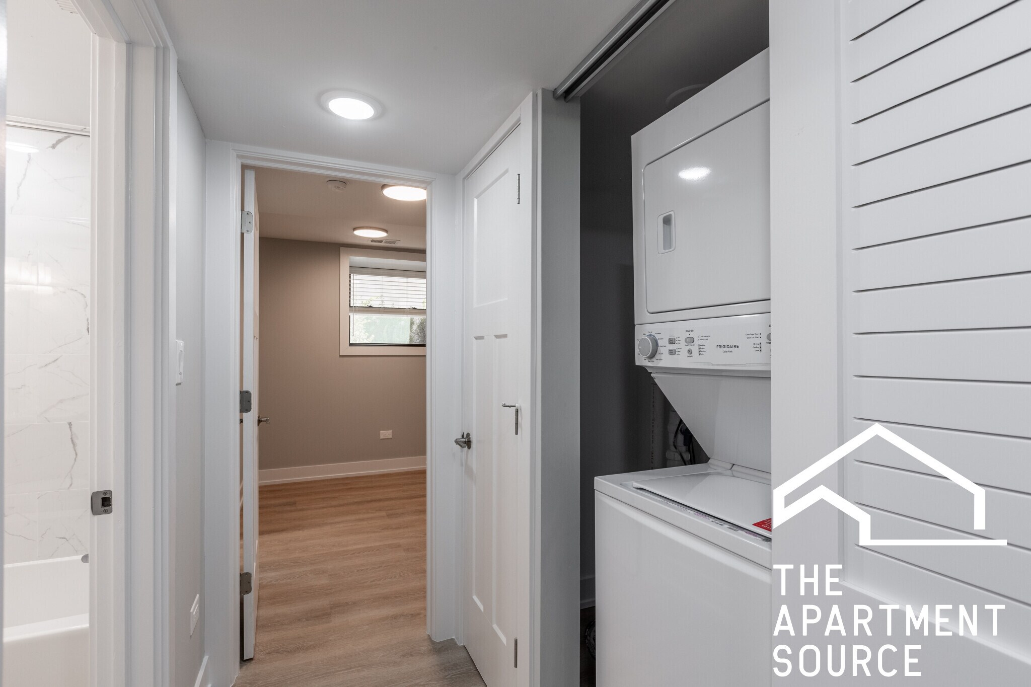 Building Photo - 454 W Belden Ave