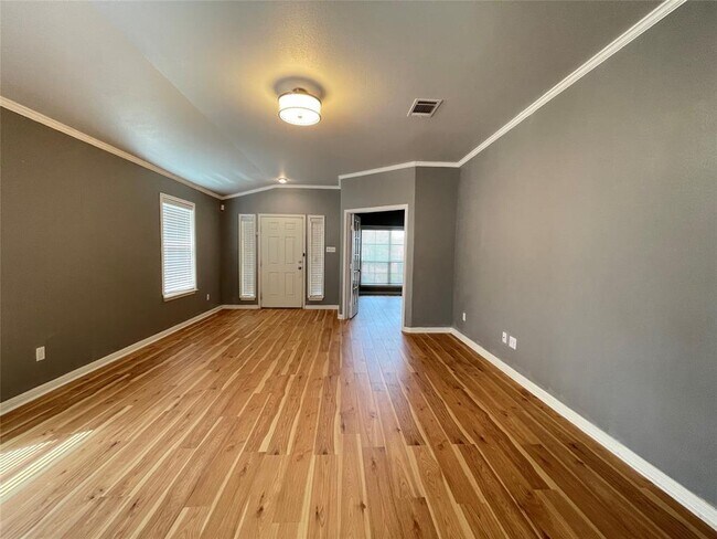 Building Photo - 600 Lakemont Dr
