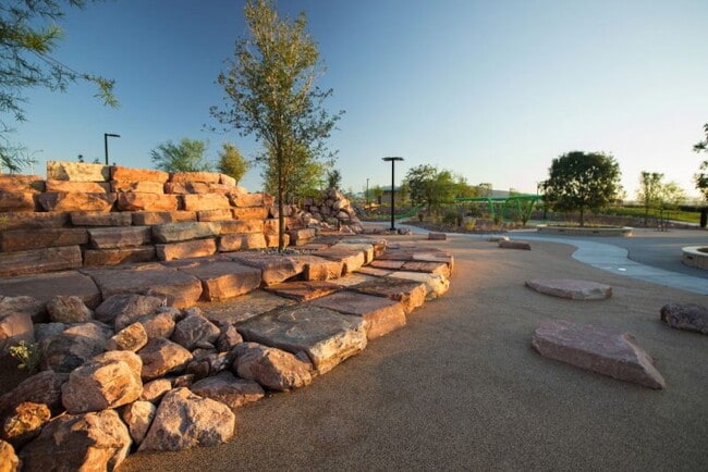 Building Photo - 4 BED 2 BATH 2 CAR GARAGE SINGLE STORY SINGLE FAMILY HOME w/ PAVED BACKYARD IN CADENCE COMMUNITY,...