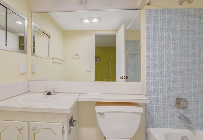 Building Photo - 177 Newport Dr