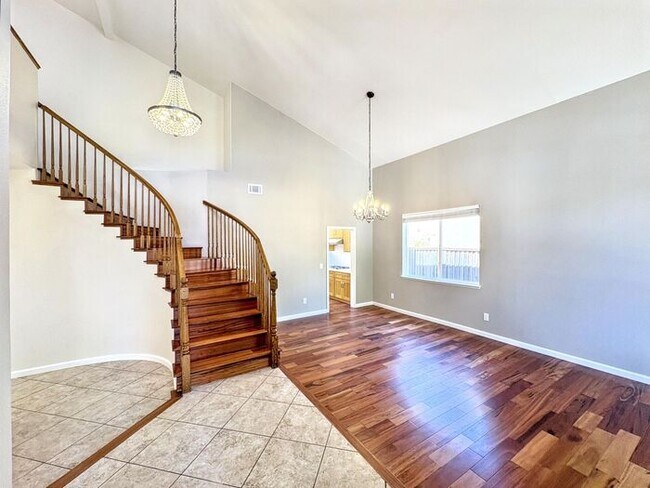 Building Photo - 1905 Paradise Peak Ct