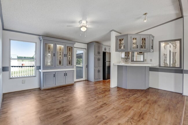 Building Photo - *SPACIOUS HOME IN PIKEVILLE SCHOOL DISTRICT*