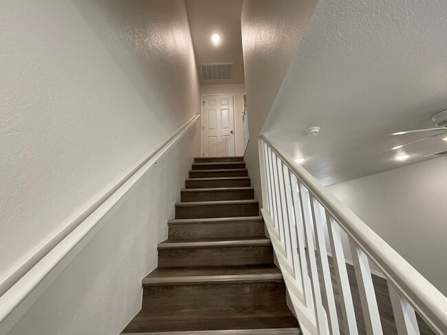 Building Photo - Beautiful 2 Bedroom/ 1 1/2 Bath Duplex in Kingsland, TX.