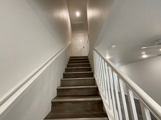 Building Photo - COMING SOON!!!!! Beautiful 2 Bedroom, 1.5 Bath Duplex in Kingsland, TX.