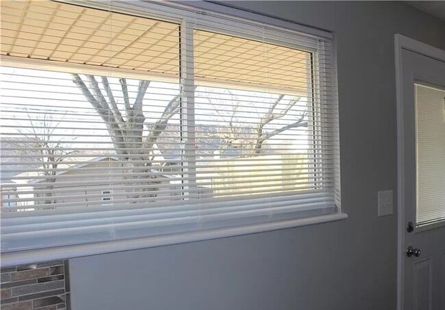 Building Photo - 4 Bedroom home with fenced in backyard and central air