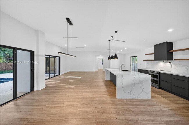 Building Photo - 1511 SW 30th Pl