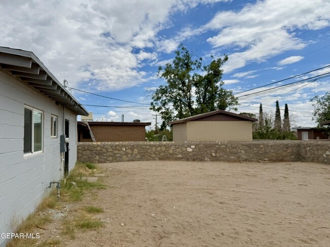 Building Photo - 805 Santa Barbara Dr