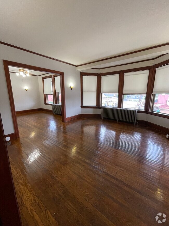 Building Photo - 3 E Chestnut St