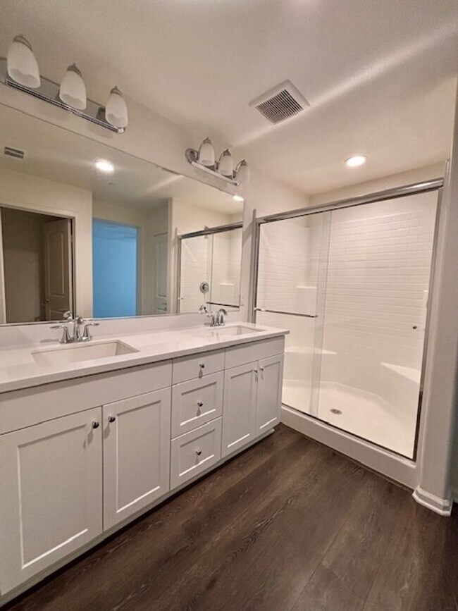 Building Photo - Welcome home to this beautiful Murrieta Town Home!