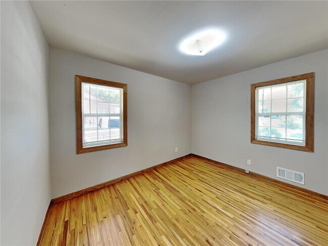 Building Photo - 1218 Skillman Ave E