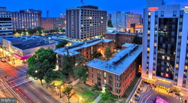 Building Photo - 500 Thayer Ave