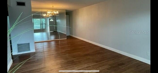 Building Photo - 2448 Columbia Dr